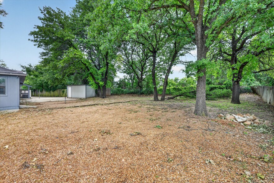 More Photos Of 936 E Highway 199, Springtown Freestanding For Sale