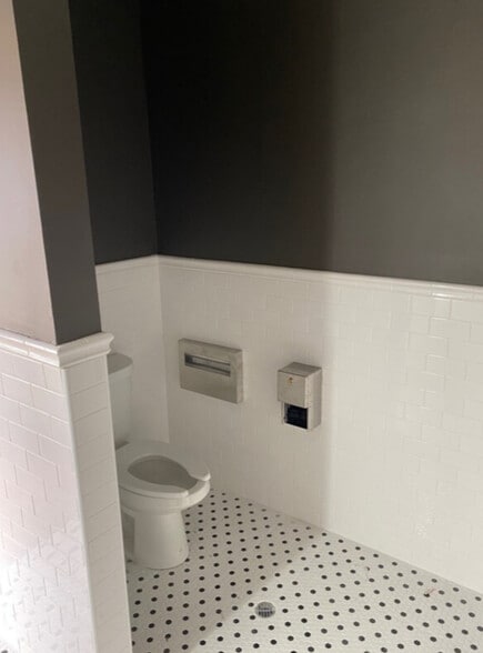 More Photos Of 970-980 Garnet Ave, San Diego Storefront Retail Office For Lease