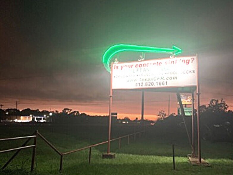 More Photos Of 1374 State Hwy 71, Bastrop Flex For Lease