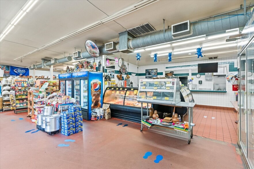 More Photos Of 10448 CA-99, Live Oak Supermarket For Sale
