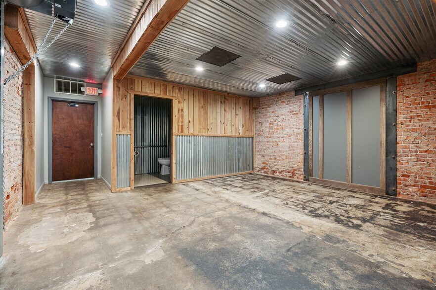 More Photos Of 453-463 S Thompson Ave, Excelsior Springs Storefront Retail Office For Sale