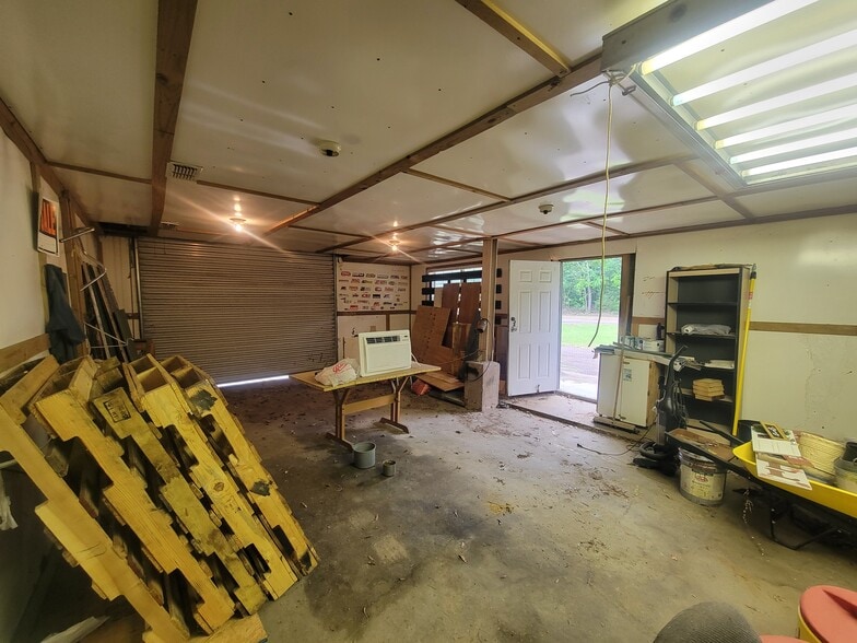 More Photos Of 2209 Avenue A, Hooks Warehouse For Sale