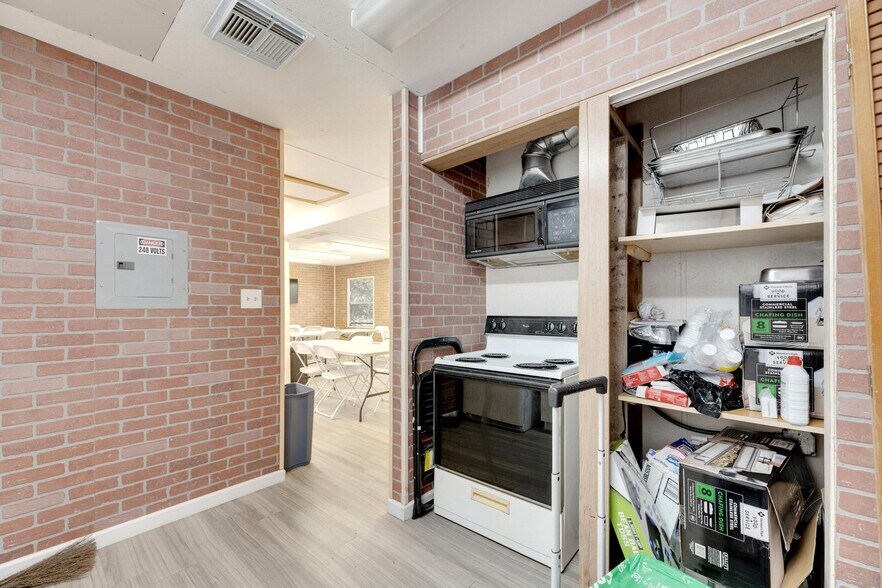 More Photos Of 3001 S Kings Ave, Brandon Religious Facility For Sale