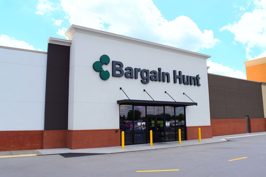 More Photos Of 100 Spalding Square, Griffin Unknown For Lease