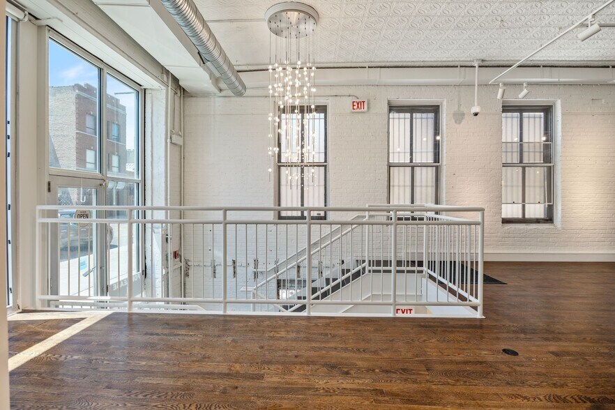 More Photos Of 1910 W North Ave, Chicago Storefront Retail Residential For Sale