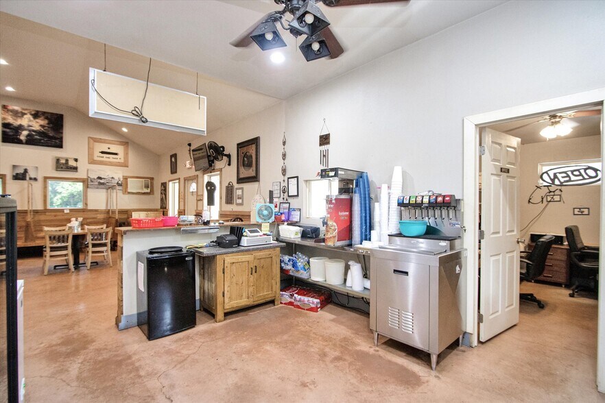 More Photos Of 3710 Waterwood Pass, Elmendorf Restaurant For Sale