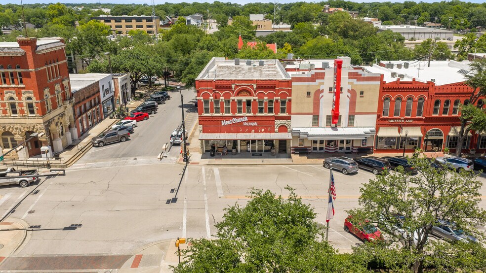 More Photos Of 114 W Main St, Waxahachie Storefront For Lease