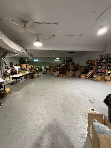 More Photos Of 81 N Forest Ave, Rockville Centre Showroom For Lease