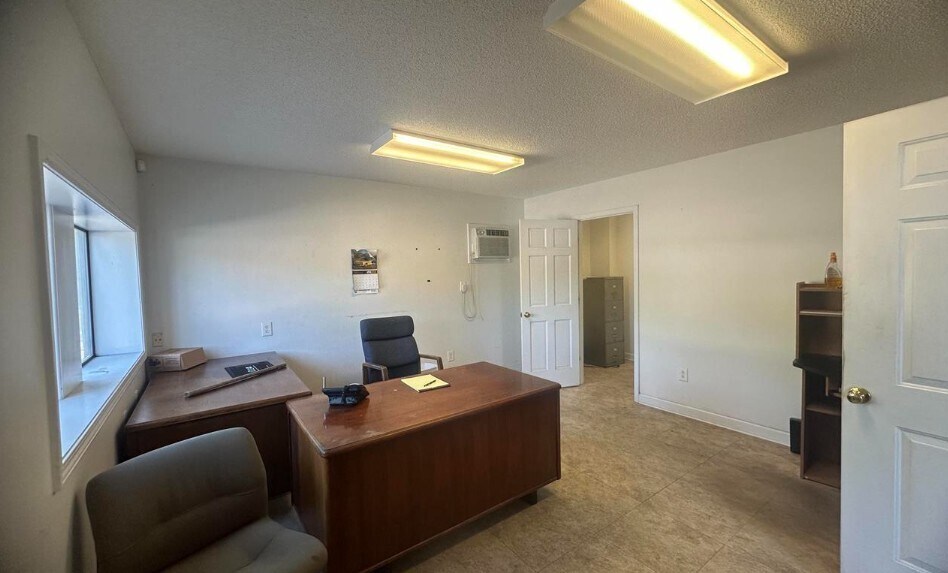 More Photos Of 527 Cheraw St, Bennettsville Distribution For Sale