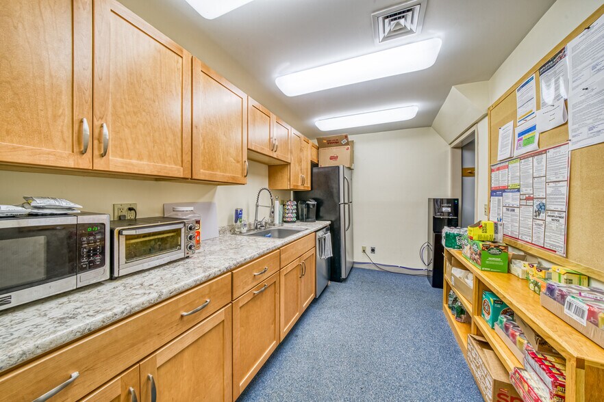 More Photos Of 99 Middle St, Manchester Office Residential For Sale