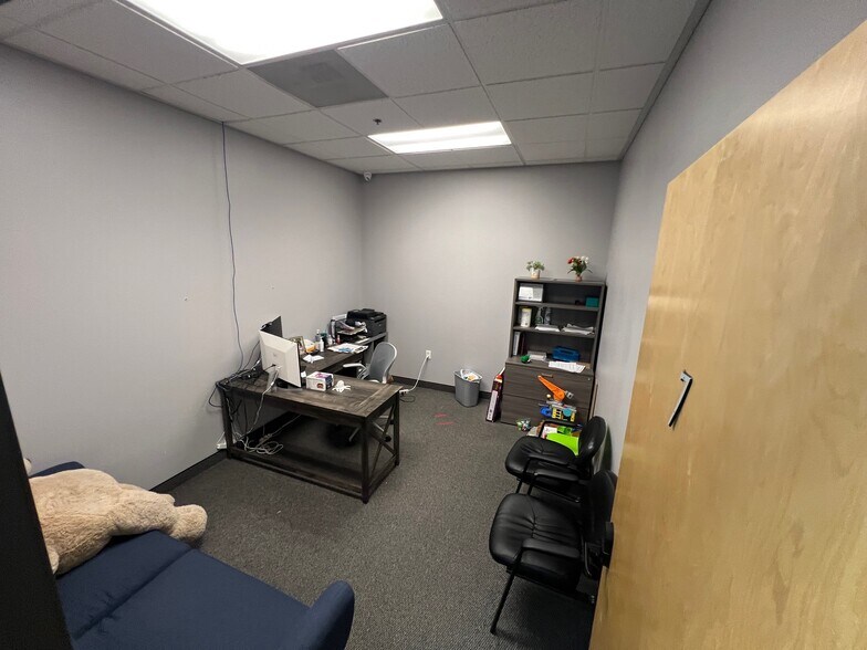 More Photos Of 5765 S Rainbow Blvd, Las Vegas Office For Lease