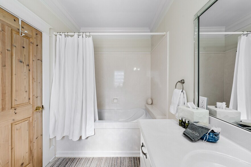 More Photos Of 202 S Mobile St, Fairhope Hospitality For Sale