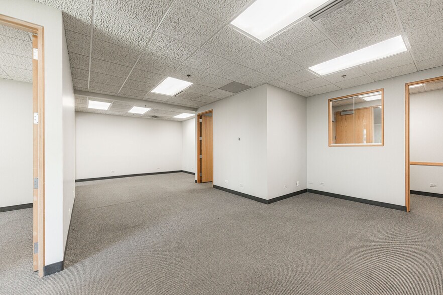 More Photos Of 290 Springfield Dr, Bloomingdale Medical For Lease