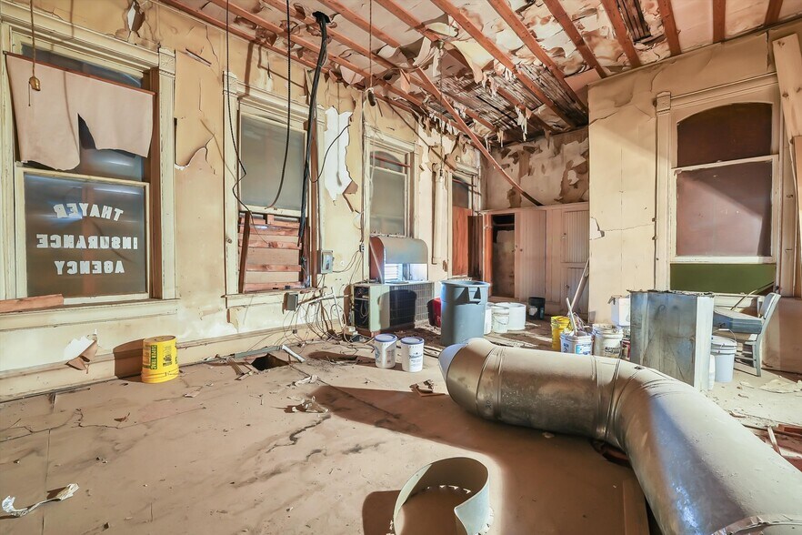 More Photos Of 100 W 4th St, Hobart Restaurant For Sale