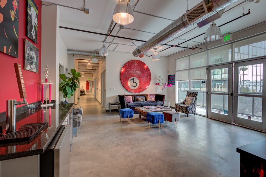 More Photos Of 5815-5825 W Sunset Blvd, Hollywood Office For Lease