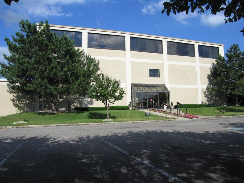 More Photos Of 55 S State Ave, Indianapolis Flex For Sale
