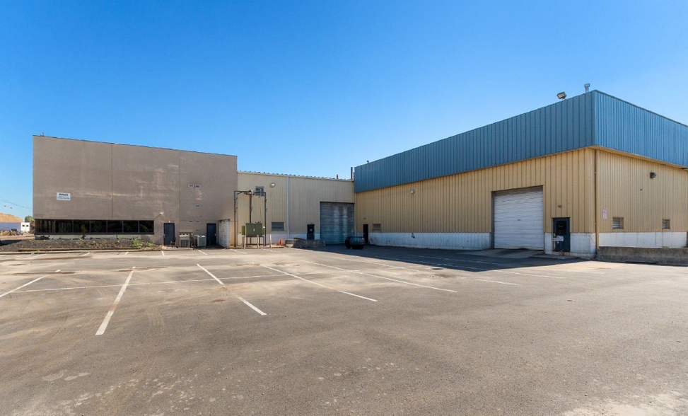 More Photos Of 2100 Advance Ave, Columbus Manufacturing For Lease