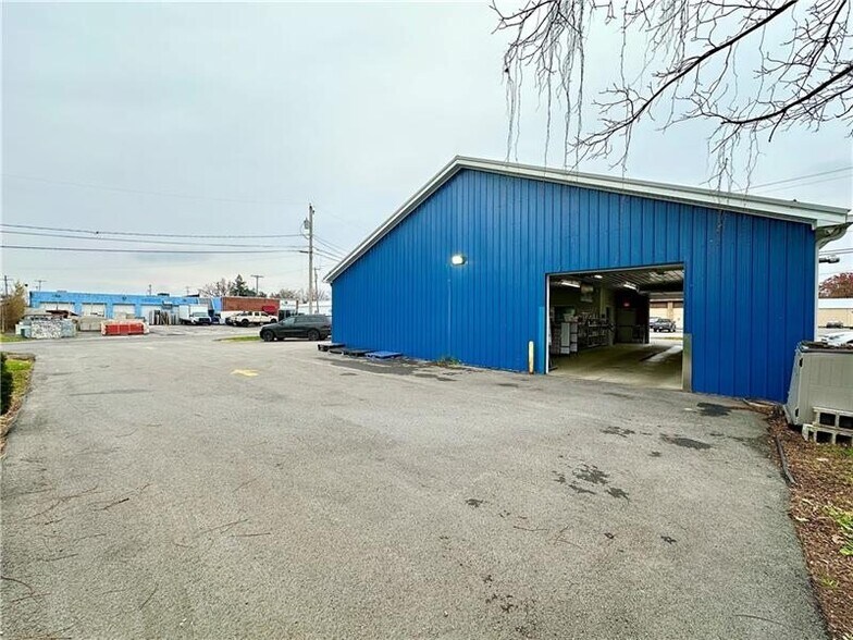 More Photos Of 1814 W State St, New Castle Convenience Store For Sale