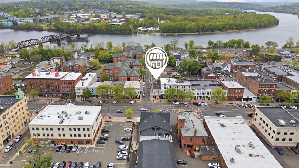 More Photos Of 73 Ferry St, Middletown Bar For Sale