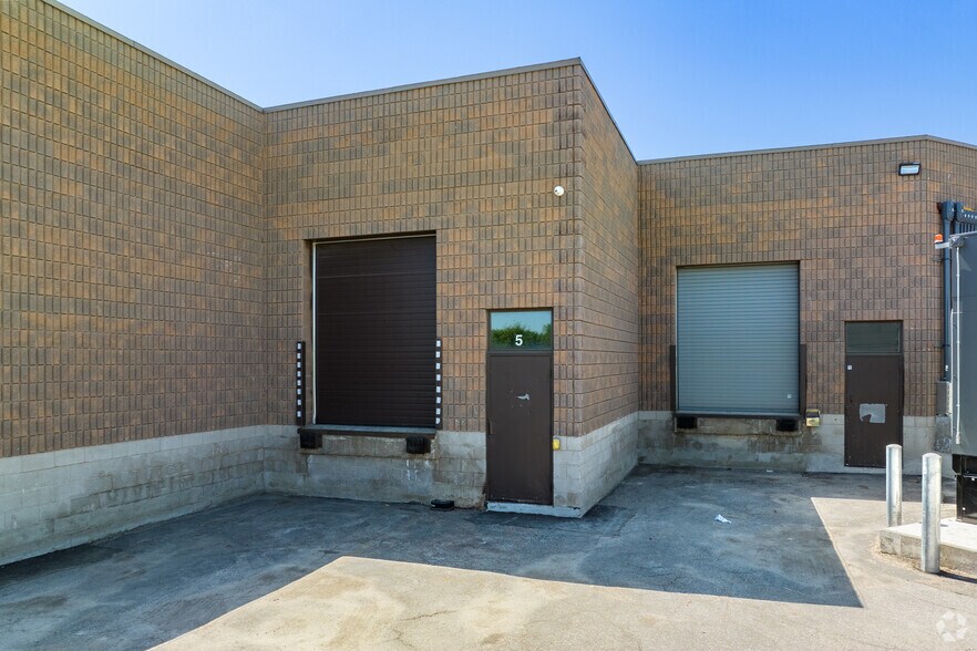 More Photos Of 6305 Northam Dr, Mississauga Flex For Lease