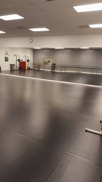 More Photos Of 3939 Hillcroft Ave, Houston Storefront For Lease