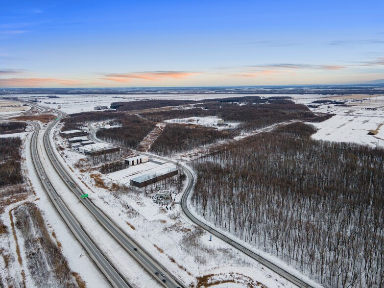 More Photos Of Av Pierre-Dansereau, Salaberry-de-valleyfield Warehouse For Sale