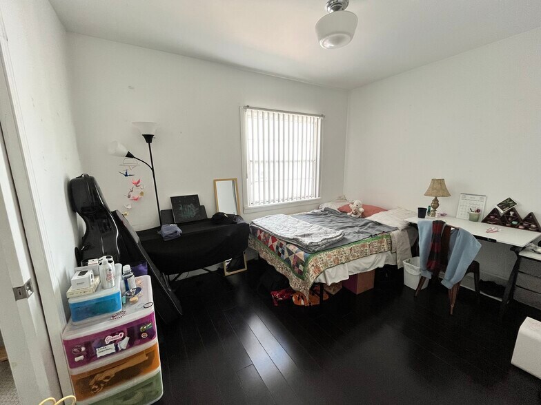 More Photos Of 1201 S Cloverdale Ave, Los Angeles Apartments For Sale