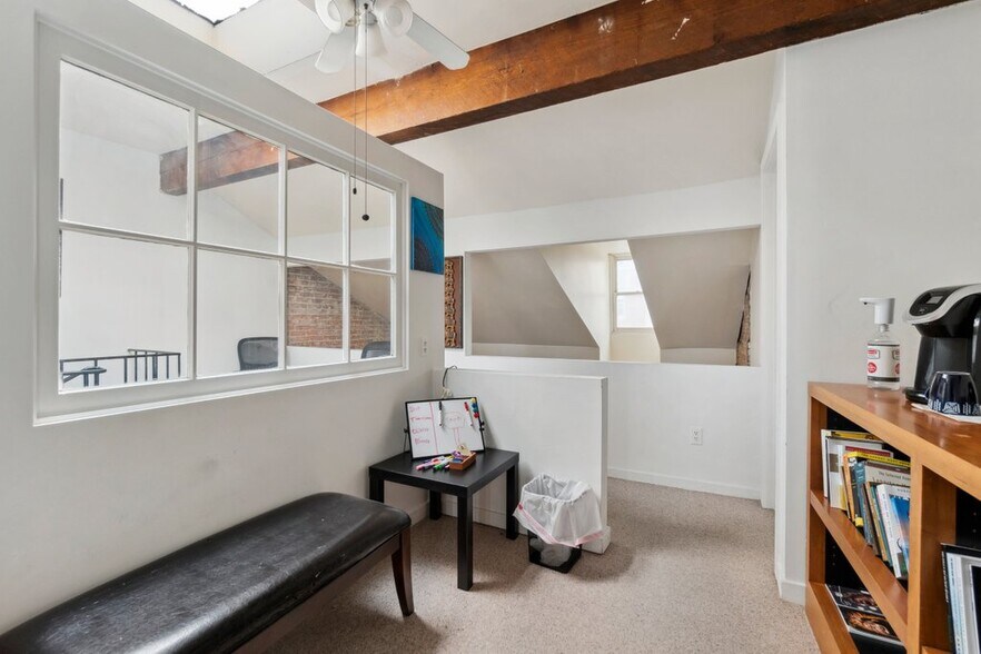 More Photos Of 519-521 N Charles St, Baltimore Office For Sale