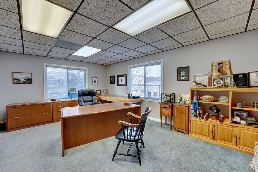 More Photos Of 24 Stickney Ter, Hampton Loft Creative Space For Sale