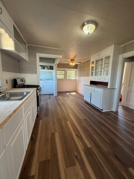 More Photos Of 36 Green Head Rd, Stonington Apartments For Sale