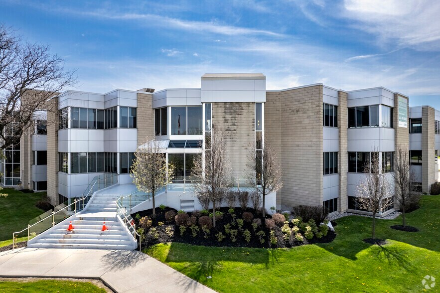 More Photos Of 1 Sparks Ave, Toronto Office For Lease
