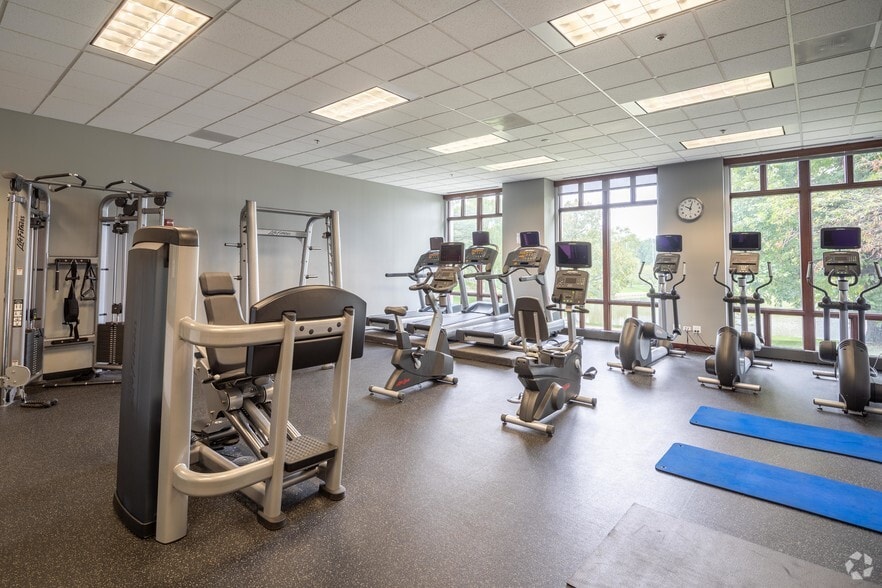 More Photos Of 2800 W Higgins Rd, Hoffman Estates Office For Lease