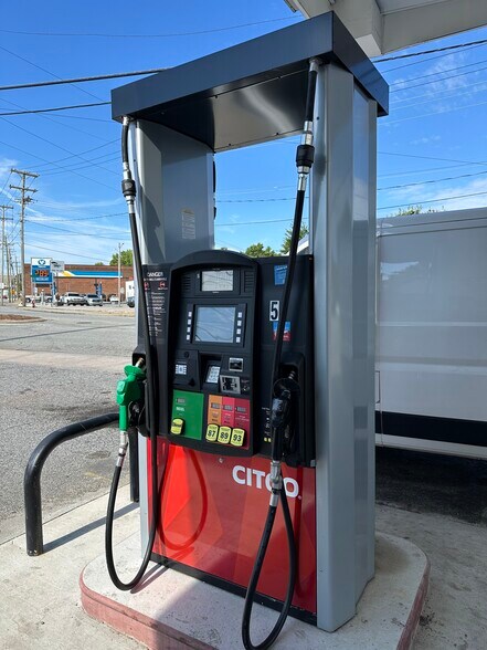 More Photos Of 1421 English Rd, High Point Convenience Store For Sale