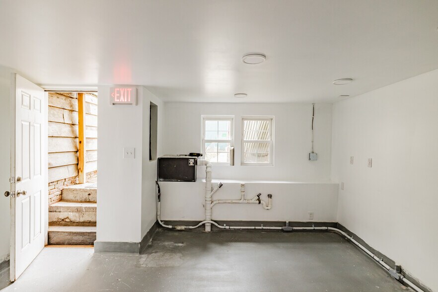 More Photos Of 323 Warren St, Hudson Storefront Retail Residential For Sale