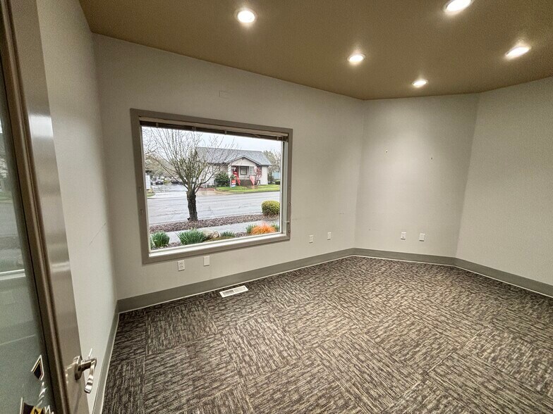 More Photos Of 1515-1535 Liberty St SE, Salem Medical For Lease