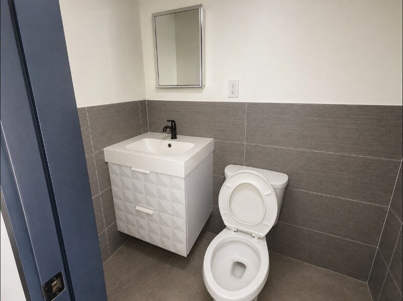 More Photos Of 543 E 6th St, New York Apartments For Lease