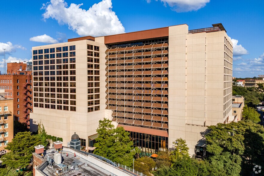 More Photos Of 123 Losoya St, San Antonio Hotel For Lease