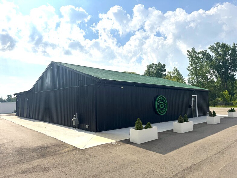 Primary Photo Of 90 3rd St, Sand Lake General Retail For Lease
