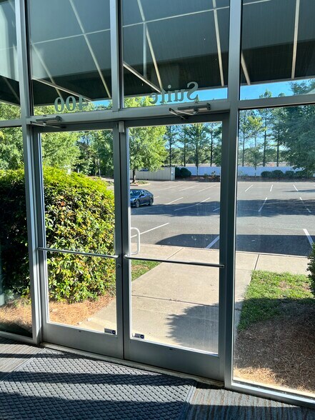 More Photos Of 10624 Metromont Pky, Charlotte Showroom For Sale