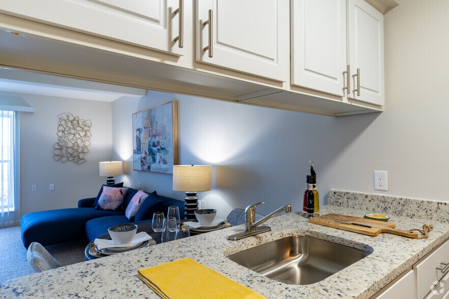 More Photos Of 28301 Franklin Rd, Southfield Multifamily For Sale