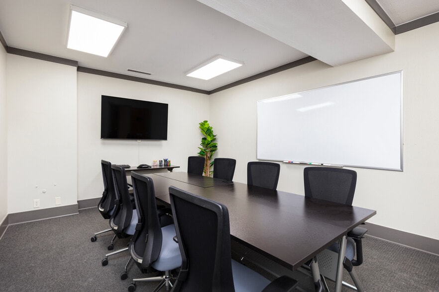 More Photos Of 121 S Broadway Ave, Tyler Office For Lease