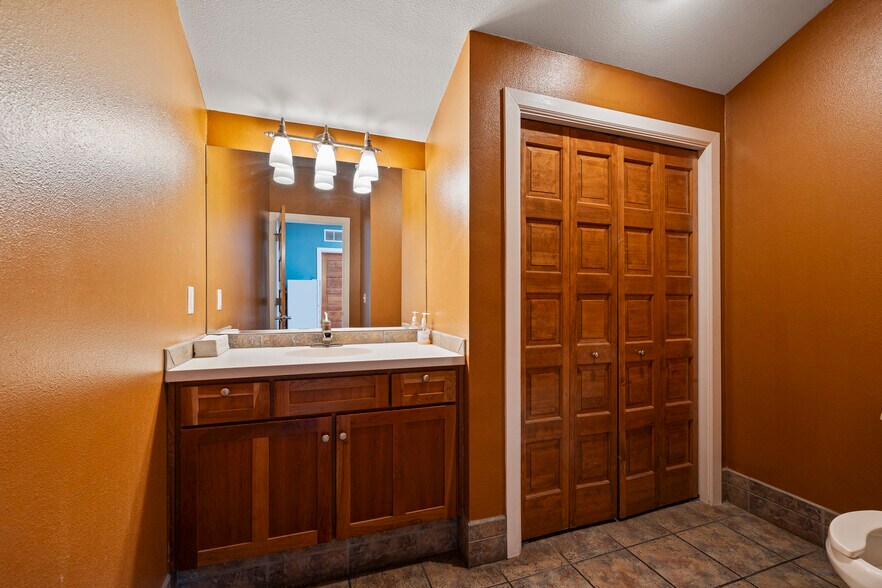 More Photos Of 7102 La Vista Pl, Niwot Medical For Sale