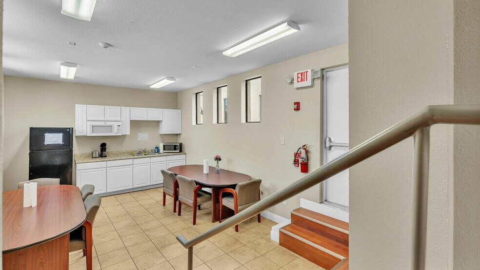 More Photos Of 415 E Main St, Bartow Office For Lease