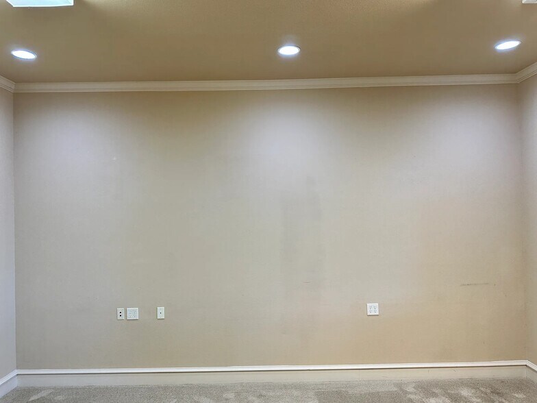 More Photos Of 441 Lone Star Dr, Abilene Office For Sale