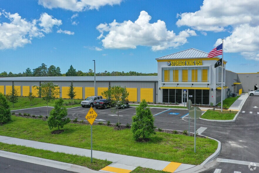 More Photos Of 3617 Commercial Way, Spring Hill Self Storage For Lease
