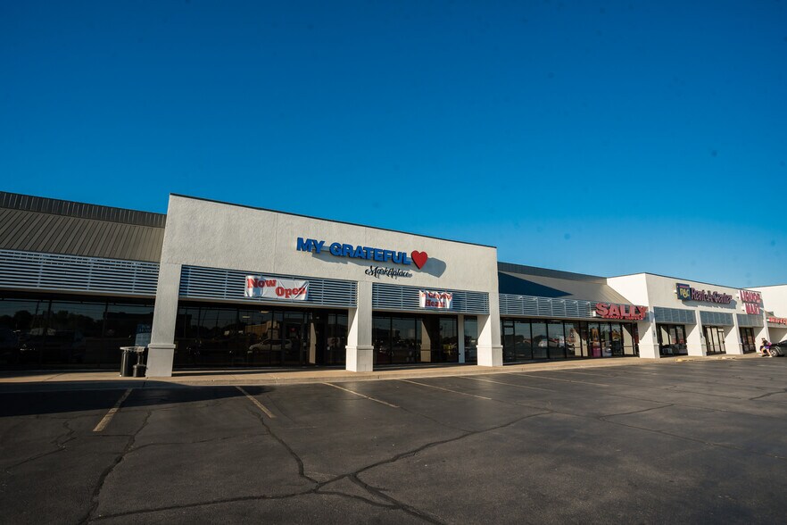 More Photos Of 728-732 W New Orleans St, Broken Arrow Unknown For Lease