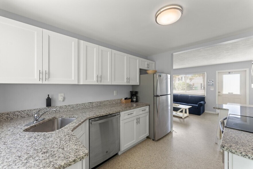 More Photos Of 1708 S Atlantic Ave, New Smyrna Beach Hotel For Sale
