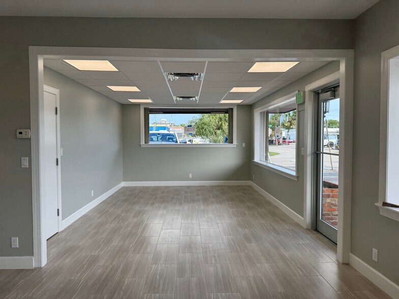 Primary Photo Of 144 Jupiter St, Jupiter Light Distribution For Lease