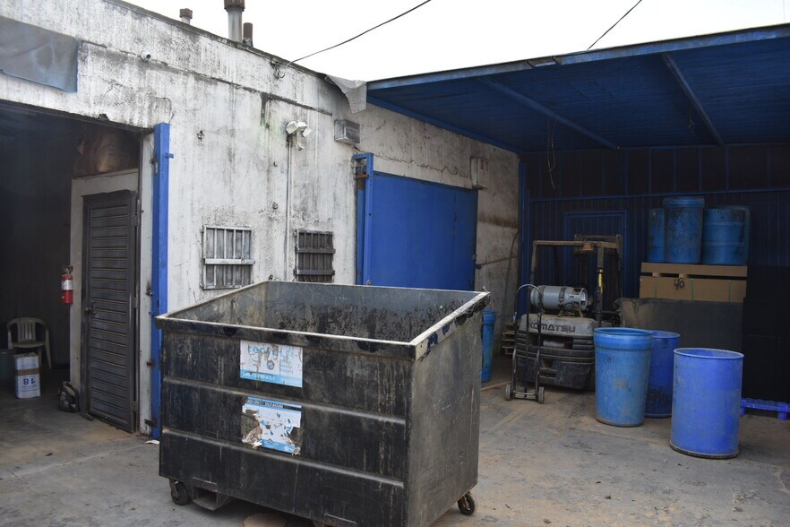 More Photos Of 8614-8616 Mettler St, Los Angeles Industrial For Sale