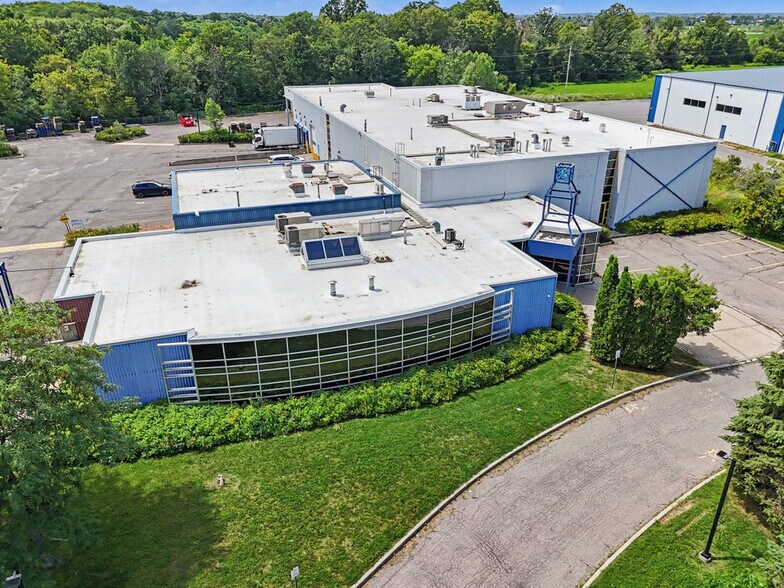 More Photos Of 90 Bill Leathem Dr, Ottawa Distribution For Sale